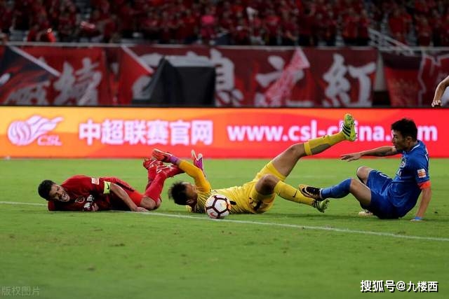 从港姐到云吞摊主，她的生活逆袭与挣扎